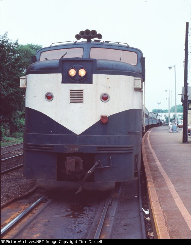 LI 617 head on looking down the platform.